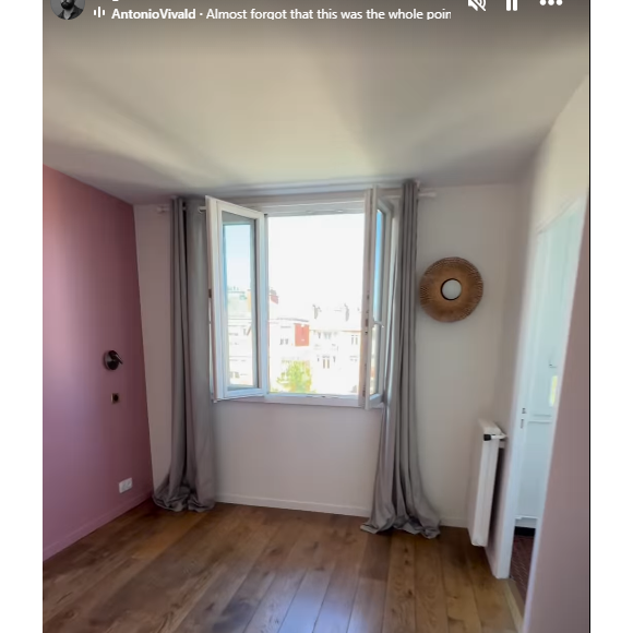 Il y vivait seul depuis sa rupture

Hugo Manos annonce qu'il va quitter son appartement du 18e arrondissement de Paris - Instagram, le 18 juin 2025