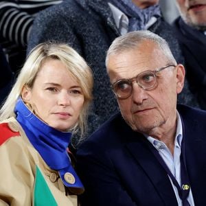 Pauline de Drouas et Jean-Charles de Castelbajac dans les tribunes des internationaux de France de Roland Garros à Paris. 

Photo : Cyril Moreau - Dominique Jacovides / Bestimage