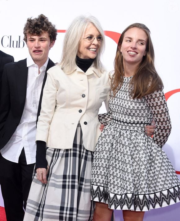 Diane Keaton avait adopté deux enfants Duke et Dexter

Diane Keaton, Duke Keaton et Dexter Keaton lors de la première du Paramount Pictures Book Club qui s'est tenue au Regency Village Theatre le 6 mai 2018 à Los Angeles, CA, États-Unis. Photo par Janet Gough/AFF/ABACAPRESS.COM