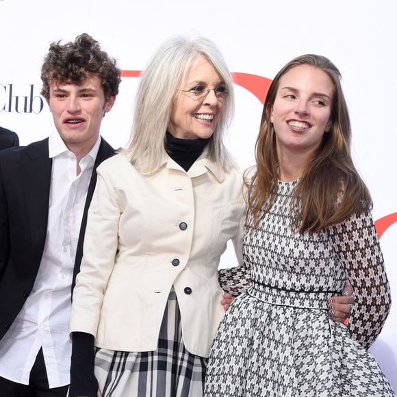 Diane Keaton avait adopté deux enfants Duke et Dexter

Diane Keaton, Duke Keaton et Dexter Keaton lors de la première du Paramount Pictures Book Club qui s'est tenue au Regency Village Theatre le 6 mai 2018 à Los Angeles, CA, États-Unis. Photo par Janet Gough/AFF/ABACAPRESS.COM