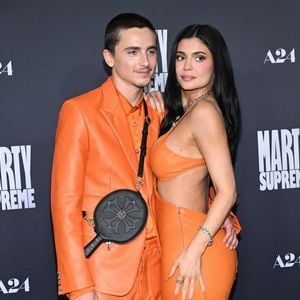 et le duo a fait taire les dernières rumeurs sur leur supposée séparation. 

8 décembre 2025.
Projection de 'Marty Supreme' au Academy Theatre, Los Angeles, CA. USA
Ici, Timothee Chalamet et Kylie Jenner 

Photo : AGENCE / BESTIMAGE