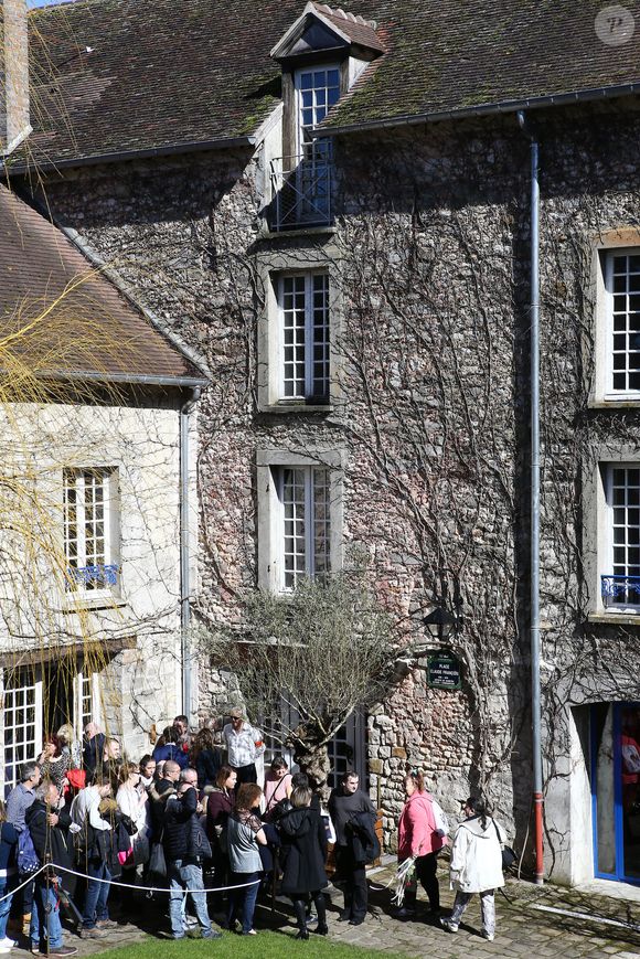 Rassemblement pour les 40 ans de la mort de Claude François à l'église de Dannemois et au cimetière puis visite du moulin ou il habitait le 11 mars 2018. Photo par Agence/Bestimage