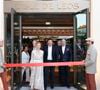 Avec 49 chambres et suites, restaurant bistronomique, bar, spa, sa galerie d’art, salle de fitness et deux piscines, l’établissement coche les cases d’une adresse haut de gamme. 


Exclusif - Maud Bailly (Directrice générale Sofitel, MGallery & Emblems), Sébastien Bazin (PDG du groupe Accor), Patrick Bruel - Patrick Bruel inaugure son hôtel cinq étoiles "L'Isle de Leos MGallery" à L'Isle-sur-la-Sorgue, France, le 23 septembre 2025. © Jack Tribeca / Bestimage