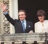 Le couple était déjà parents chacun de leur côté et a sauté le pas après une demande en mariage singulière... par téléphone ! 

Mariage civil de Michel Sardou et Anne-Marie Périer, Neuilly, 11/10/99. Crédit Abaca