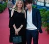 et qu'elle soutient son cadet, Léon Hesby, dans ses envies de musique...

Amanda Sthers et Leon Hesby sur le tapis rouge à l'occasion du 37e Festival du film de Cabourg, à Cabourg, en France, le 16 juin 2023. Photo : Aurore Marechal/ABACAPRESS.COM
