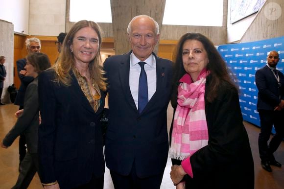 Exclusif - Jean-Paul Agon (PDG du Groupe L'Oréal) entre sa femme Sophie (G) et Françoise Meyers Bettencourt (Propriétaire de L'Oréal)(D) - Prix International L’Oréal-UNESCO pour les Femmes et la Science à l’UNESCO à Paris le 28 Mai 2024.

© Bertrand Rindoff / Bestimage