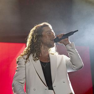 Le chanteur Julien Doré a réservé une incroyable surprise au public venu l’applaudir.

Julien Doré en concert au festival du Printemps de Pérouges au Château de Saint-Maurice-de-Rémens. © Sandrine Thesillat / PsNewZ / Bestimage