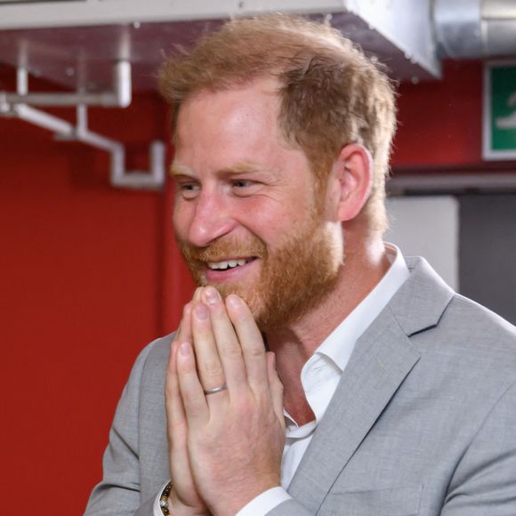 Le duc de Sussex lors d'une visite au Community Recording Studio (CRS) à Nottingham, à l'occasion de l'annonce d'un don substantiel à l'association Children in Need pour l'aider à lutter contre la violence dont sont victimes les jeunes.  9 septembre 2025. © PA Photos/ABACA