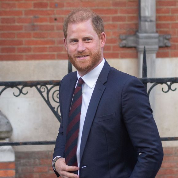 Il a profité de sa présence en Europe pour rendre visite à l'Ukraine, en guerre avec la Russie depuis l'invasion russe en février 2022. 

Le prince Harry, duc de Sussex à l'issue du 2ème jour de son appel de la décision de la Haute Cour à propos de son droit à des gardes du corps armés payés par le contribuable, le 9 avril 2025. Zuma Press / Bestimage