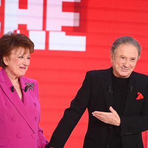 Exclusif - Roselyne Bachelot et Michel Drucker - Enregistrement de l'émission Vivement dimanche au studio Rive gauche, présentée par Michel Drucker le 16 décembre 2025. . Diffusion sur France 3 le 04/01/2026 . © Guillaume Gaffiot / Bestimage