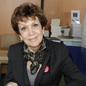 Il était même devenu aidant familial.

Catherine Laborde - Festival du Livre à Nice le 5 juin 2016.  JLPPA / Bestimage