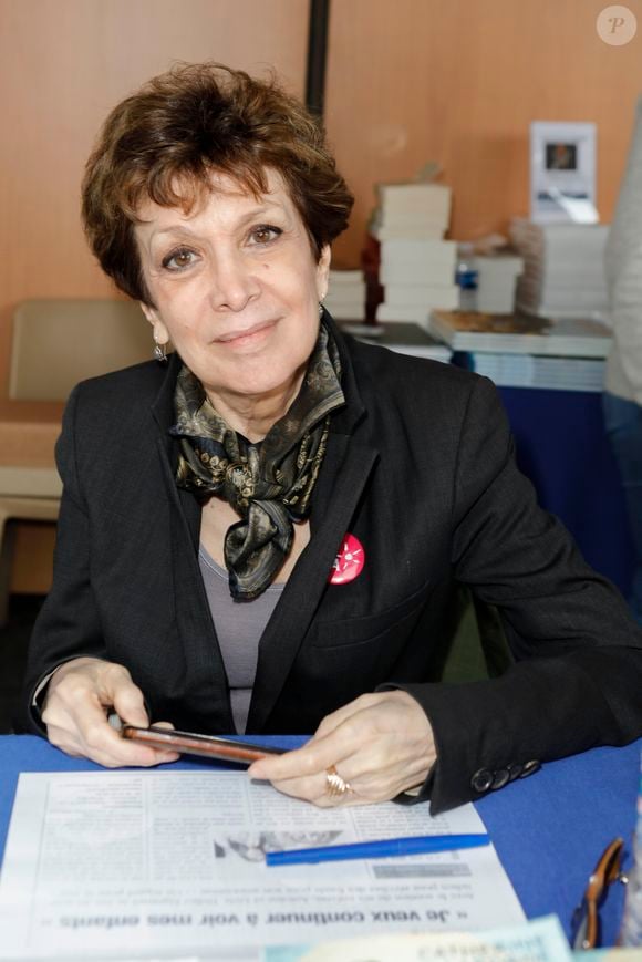 Il était même devenu aidant familial.

Catherine Laborde - Festival du Livre à Nice le 5 juin 2016.  JLPPA / Bestimage