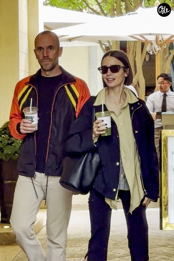 Le tournage se poursuit à Paris après des scènes réalisées en Grèce et à Monaco.

Lily Collins et son mari Charlie McDowell aperçus à la sortie de la boutique Ralph Lauren de Saint-Germain-des-Prés à Paris après le tournage de la sixième saison de la série Netflix "Emily in Paris", à Paris, France, le 2 juillet 2026.

© Gedeon Taieb/Bestimage