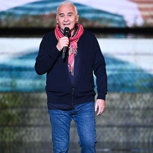 Alors qu'il était interrogé sur leur brouille, le papa d'Alexis, Marie et Laurette a d'abord confié : "Il n'y a pas de brouille entre lui et moi !". 

Exclusif - Surprises - Michel Fugain - Enregistrement de l'émission "La chanson secrète", présentée par N.Aliagas et diffusée le 1er décembre sur TF1
© Guillaume Gaffiot-Cyril Moreau / Bestimage