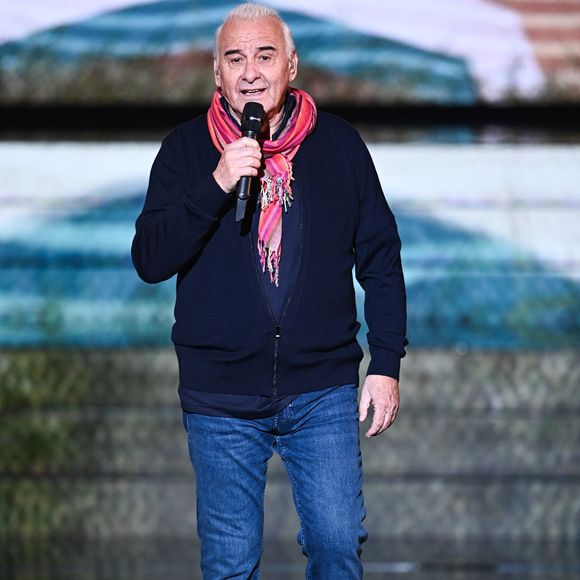 Alors qu'il était interrogé sur leur brouille, le papa d'Alexis, Marie et Laurette a d'abord confié : "Il n'y a pas de brouille entre lui et moi !". 

Exclusif - Surprises - Michel Fugain - Enregistrement de l'émission "La chanson secrète", présentée par N.Aliagas et diffusée le 1er décembre sur TF1
© Guillaume Gaffiot-Cyril Moreau / Bestimage