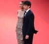Des photos prises pendant leurs vacances en Sardaigne avaient déjà alimenté les spéculations, en raison du ventre légèrement arrondi de la mannequin

Charles Leclerc et son épouse Alexandra Leclerc lors de la projection sur tapis rouge du film *La Vie d’une Femme*, réalisé par Charline Bourgeois-Tacquet, dans le cadre du 79e Festival de Cannes, à Cannes, en France, le 13 mai 2026. Photo : Eliot Blondet/ABACAPRESS.COM
