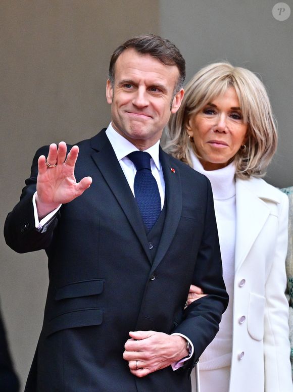 Le choix du couple présidentiel aurait énervé l'un de leurs voisins

Le couple présidentiel français Emmanuel et Brigitte Macron accueille leurs homologues de la République d'Angola  au palais présidentiel de l'Élysée, à Paris le 16 janvier 2025. Le couple présidentiel de la République d’Angola est en visite d’etat les 16 et 17 janvier en France. © Christian Liewig/Bestimage