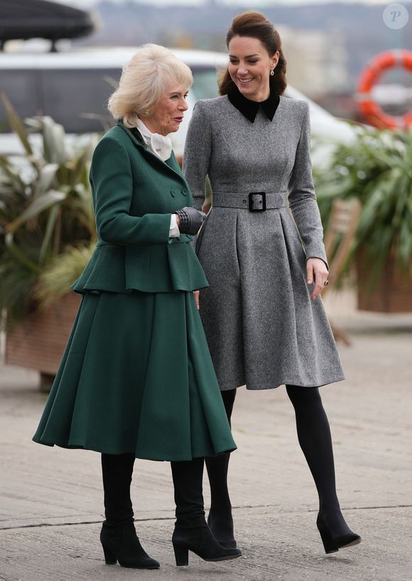 Camilla Parker Bowles, duchesse de Cornouailles, et Catherine (Kate) Middleton, duchesse de Cambridge, arrivent pour une visite à la fondation Trinity Buoy Wharf, un site de formation pour les arts et la culture à Londres, Royaume Uni, le jeudi 3 février 2022.