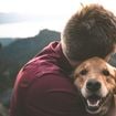 La science affirme que les personnes qui parlent à leurs animaux de compagnie comme à des humains partagent ces 7 atouts psychologiques