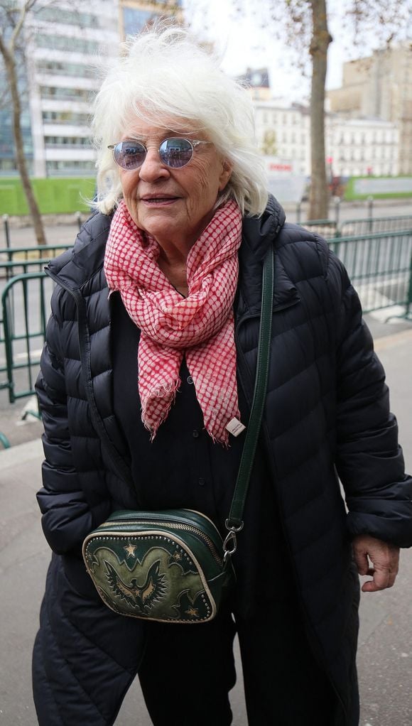 Catherine Lara à la sortie des studios de RTL à Paris, France, le 7 décembre 2023. © Jonathan Rebboah/Panoramic/Bestimage