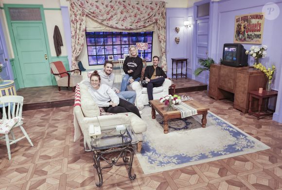 Exclusif - Ana Godefroy, Jonathan O’Donell, Justine Salmon, Grégory Ascher, de la matinale de RTL2 - People lors de l'inauguration de l'exposition immersive "Friends Experience" à Paris. Le 21 novembre 2022. © Jack Tribeca / Bestimage