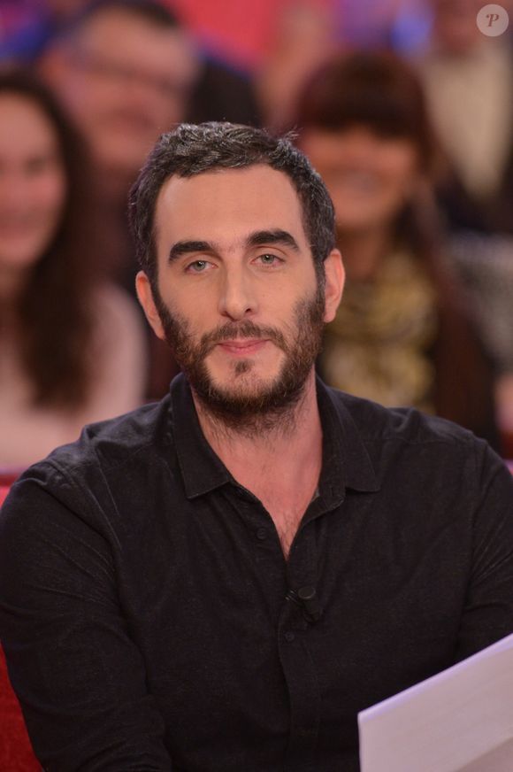 Matthieu Noël, chroniqueur dont la pastille humoristique fait mouche tous les matins à 7h58, est l'heureux papa de trois enfants.

Matthieu Noel lors de l'enregistrement de Vivement Dimanche le 17 décembre 2014 à Paris, France. Photo by Max Colin/ABACAPRESS.COM