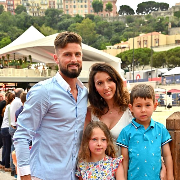 Olivier Giroud célèbre l’anniversaire de sa fille Jade

Olivier Giroud en famille avec sa femme Jennifer et leurs deux enfants, Jade et Evan, assistent à la remise du prix du Prince Souverain lors de la dernière journée de la 15ème édition du Longines Global Champions Tour Jumping International de Monaco, qui a lieu sur le port Hercule à Monaco.  Monaco.
© Bruno Bébert/Bestimage