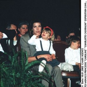 Caroline de Monaco et Charlotte Casiraghi lors d’une exposition canine à Monaco, en avril 1989
Crédit : Agence/Bestimage – Archives