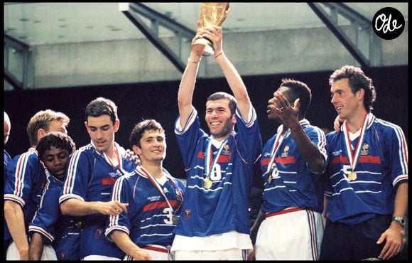 Guivarc'h l'a rassuré avec humour : « Je ne suis pas mort ! » et a promis de le rappeler.

Info - Le maillot de Zinedine Zidane de la finale de la Coupe du Monde 1998 va être mis aux enchères le 15 mars prochain