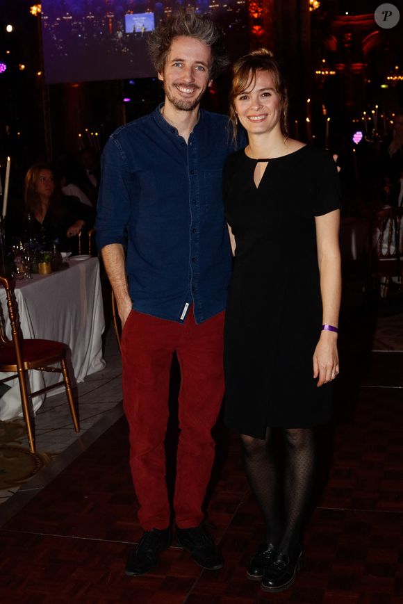 L’artiste raconte une anecdote amusante du quotidien autour de l’apprentissage de la propreté.

L'illusioniste Gus (Augustin Petit) et sa femme Alice Raucoules (Star Academy 2008) - 12ème édition du gala de l'association "Princesse Margot" à l'hôtel Intercontinental Paris le grand à Paris le 18 novembre 2024. Une soirée d'espoir et de générosité : le gala annuel de l'association Princesse Margot.  © Christophe Clovis / Bestimage