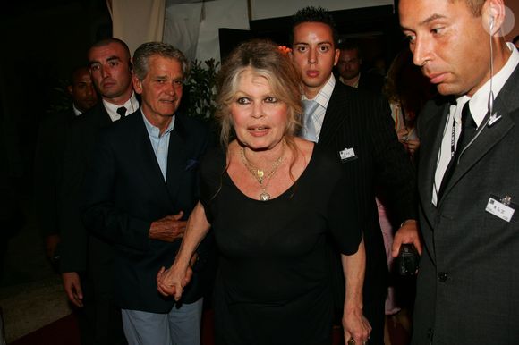 Brigitte Bardot et son mari Bernard d'Ormale lors de la 6ème édition du Festival de la fiction TV à Saint-Tropez, le 18 septembre 2004. © Frédéric Piau/Bestimage