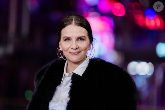 Juliette Binoche, actrice, se tient sur le tapis rouge lors de la première du film "Queen at Sea" au 76e Festival international du film de Berlin, le 17 février 2026, Berlin. Photo : Christoph Soeder/Dpa/Abaca