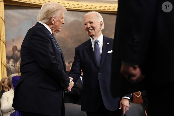 De son côté, Donald Trump a ainsi réagi : "Melania et moi sommes attristés d’apprendre le diagnostic médical récent de Joe Biden. Nous envoyons à Jill et à la famille nos meilleurs vœux les plus chaleureux, et nous souhaitons à Joe un rétablissement rapide et réussi". 

Donald Trump et ses proches lors de son investiture au Capitole à Washington DC, le 20 janvier 2025. @Photo Press Service / BESTIMAGE