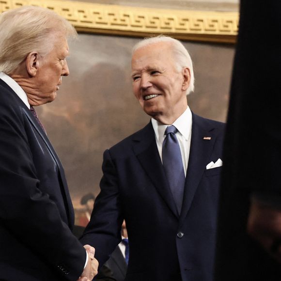 De son côté, Donald Trump a ainsi réagi : "Melania et moi sommes attristés d’apprendre le diagnostic médical récent de Joe Biden. Nous envoyons à Jill et à la famille nos meilleurs vœux les plus chaleureux, et nous souhaitons à Joe un rétablissement rapide et réussi". 

Donald Trump et ses proches lors de son investiture au Capitole à Washington DC, le 20 janvier 2025. @Photo Press Service / BESTIMAGE