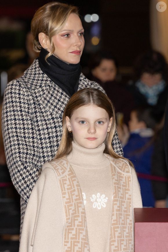La princesse Charlène de Monaco, La princesse Gabriella de Monaco, comtesse de Carladès - La famille princière de Monaco lors du lancement des illuminations de Noël organisées par la municipalité de Monaco sur la Place d'Armes le 27 novembre 2025.
© Olivier Huitel / Pool / Bestimage
