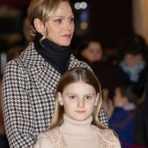 La princesse Charlène de Monaco, La princesse Gabriella de Monaco, comtesse de Carladès - La famille princière de Monaco lors du lancement des illuminations de Noël organisées par la municipalité de Monaco sur la Place d'Armes le 27 novembre 2025.
© Olivier Huitel / Pool / Bestimage