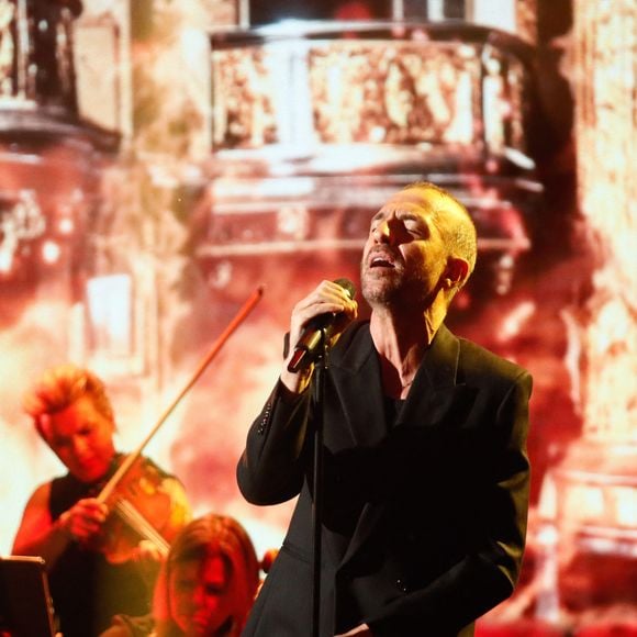 La nouvelle a été annoncée sur Instagram.

Calogero lors de l'enregistrement de l'émission "Serge Lama, le dernier rappel" présentée par F. Bollaert, diffusée le vendredi 21 novembre 2025 sur France 3 à 21h10, au théâtre Marigny à Paris, France, le 29 avril 2025. © Clovis-Moreau/Bestimage