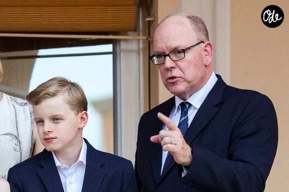 Le prince Albert II de Monaco et le prince héréditaire Jacques de Monaco, marquis des Baux au balcon du Palais princier lors de la célébration de la fête de la Saint Jean sur la Place du Palais princier de Monaco, le 23 juin 2026. La Saint Jean est à l'origine une fête païenne puis chrétienne. Pour les païens, c'était une fête qui célébrait les moissons. Une fois christianisée, cette fête est devenue celle du solstice d'été et donc la fête de la lumière. © Claudia Albuquerque/Bestimage