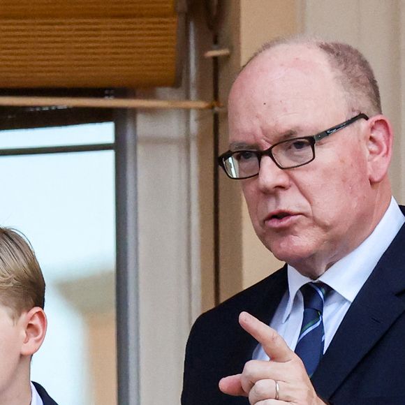 Le prince Albert II de Monaco et le prince héréditaire Jacques de Monaco, marquis des Baux au balcon du Palais princier lors de la célébration de la fête de la Saint Jean sur la Place du Palais princier de Monaco, le 23 juin 2026. La Saint Jean est à l'origine une fête païenne puis chrétienne. Pour les païens, c'était une fête qui célébrait les moissons. Une fois christianisée, cette fête est devenue celle du solstice d'été et donc la fête de la lumière. © Claudia Albuquerque/Bestimage