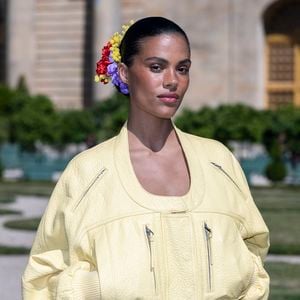 Tina Kunakey au photocall du défilé Jacquemus de la mode homme Printemps/Été 2026 dans le cadre de la Fashion Week de Paris dans les jardins de l’Orangerie à Versailles, France, le 29, 2025. © Olivier Borde/Bestimage