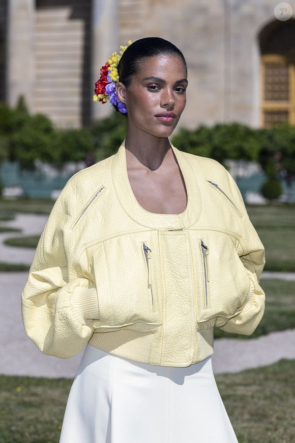 Tina Kunakey au photocall du défilé Jacquemus de la mode homme Printemps/Été 2026 dans le cadre de la Fashion Week de Paris dans les jardins de l’Orangerie à Versailles, France, le 29, 2025. © Olivier Borde/Bestimage