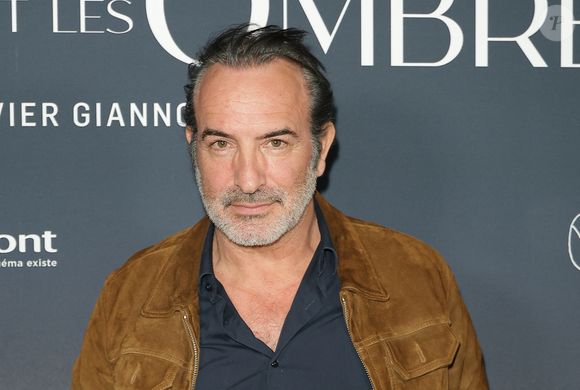 Jean Dujardin - Avant-première du film "Les rayons et les ombres au cinéma Pathé Wepler à Paris le 17 mars 2026. © Coadic Guirec/Bestimage