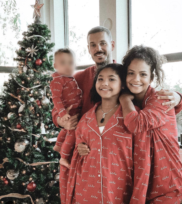 "Je suis un père fun mais aussi un père strict. Je suis à cheval sur les horaires, la politesse, le respect. Avec mes fils, on joue beaucoup, on fait énormément de choses ensemble"

Le premier Noël de M. Pokora papa avec Isaiah, Violet et Christina Milian. @Instagram