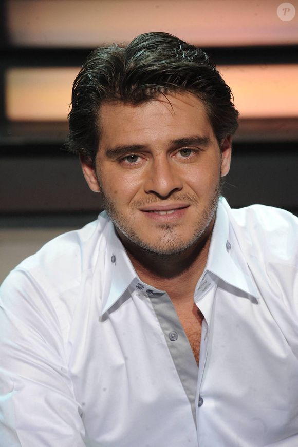 Les journalistes du "Figaro" précisent que les deux frères ne vont "jamais ensemble" sur la tombe de leur papa à Hollywood et "ne se voient jamais".

Julien Dassin lors de la présentation de la nouvelle comédie musicale mise en scène par Christophe Baratier 'Il Etait Une Fois Joe Dassin' au Grand Rex à Paris, France le 29 septembre 2010. Photo by Giancarlo Gorassini/ABACAPRESS.COM