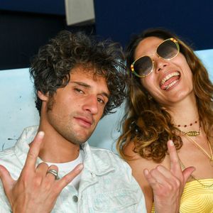 Exclusif - Vanille Clerc et un ami musicien Romain Pinsolle lors de la reconnaissance du prix Metrobus de la 9ème édition du "Longines Paris Eiffel Jumping" au Champ de Mars à Paris, France, le 24 juin 2024. © Perusseau-Veeren/Bestimage