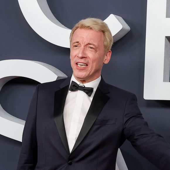 Pour cette nouvelle édition, la production a fait appel à une voix bien connue du grand public : celle d’Emmanuel Curtil

Emmanuel Curtil au photocall de la 51ème cérémonie des César à l'Olympia à Paris, France, le 26 février 2025.
Photo par Borde-Jacovides/Bestimage