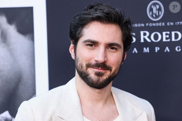 Guillaume Marbeck au photocall de la première du film "Nouvelle Vague" lors du festival du film franco-américain 2025 à Los Angeles, Californie, Etats-Unis, le 31 octobre 2025. © RALL/Backgrid USA/Bestimage