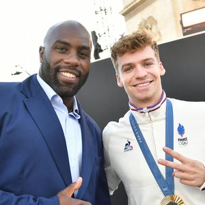 Exclusif - Teddy Riner, Léon Marchand - Remise des médailles par le président de la République à l'Arc de Triomphe aux athlètes lors de la parade des champions à l'occasion des Jeux Olympiques et Paralympiques Paris 2024, sur l'avenue des Champs-Elysées à Paris. Le 14 septembre 2024
© Perusseau-Ramsamy / Bestimage