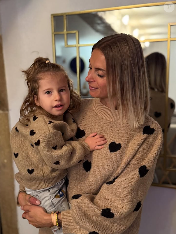 La mère de famille y donne régulièrement des nouvelles de Liv, 3 ans, atteinte du syndrome génétique de Prader-Willi.

Roxanne et Michel Augoyard sont à la tête d'une fratrie de cinq enfants dans "Familles nombreuses, la vie en XXL" sur TF1.