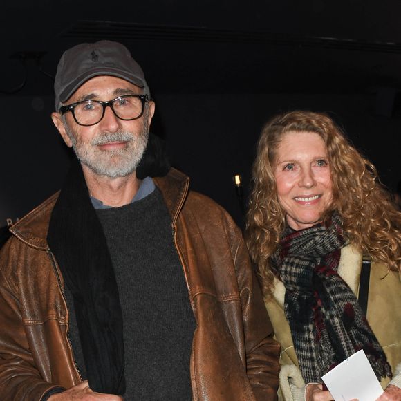 “J’étais et je reste l’homme d’une seule femme : la mienne. Je suis toujours amoureux d’elle”, confiait le comédien à "Paris Match" en 2016. 

Exclusif - Thierry Lhermitte avec sa femme Hélène - Générale de la pièce "Groenland" avec Géraldine Danon au théâtre "La Scala" à Paris le 8 novembre 2019. © Coadic Guirec/Bestimage